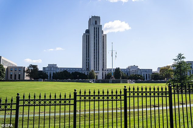 Walter Reed also has an Institute of Research at Silver Spring, nearby the hospital in Maryland, where scientists develop vaccines and treatments for infectious diseases like COVID-19.