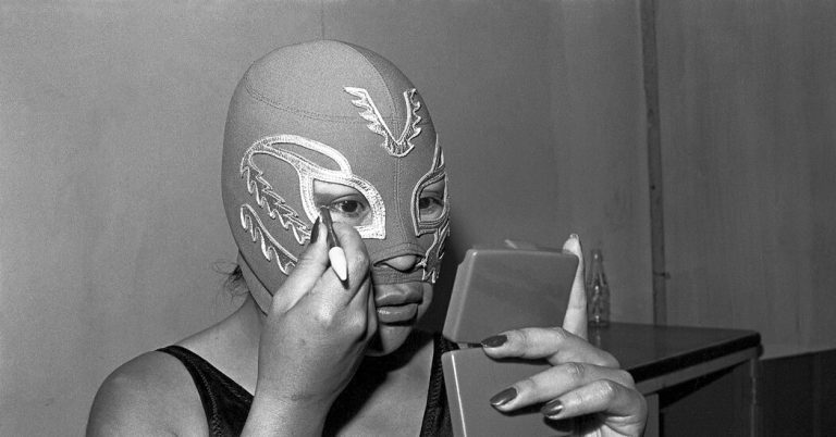 Lourdes Grobet, Photographer of Mexico’s Masked Wrestlers, Dies at 81