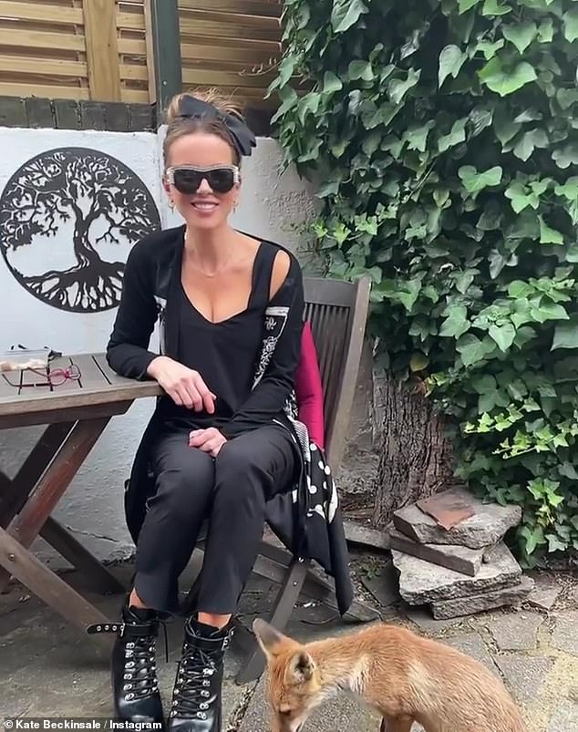 Kate Beckinsale grabs a spot of ‘tea’ with her new baby fox friend