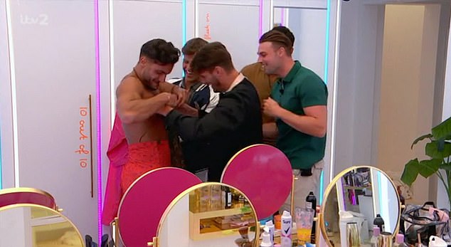 Love Island fans in stitches as boys prank girls with fake text and Davide dresses up as ‘Abby’