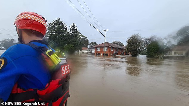 NSW floods prompt more evacuations as river rises smash previous records