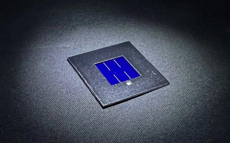 Innovative Technology Offers Big Performance Boost to Perovskite–Silicon Tandem Solar Cells