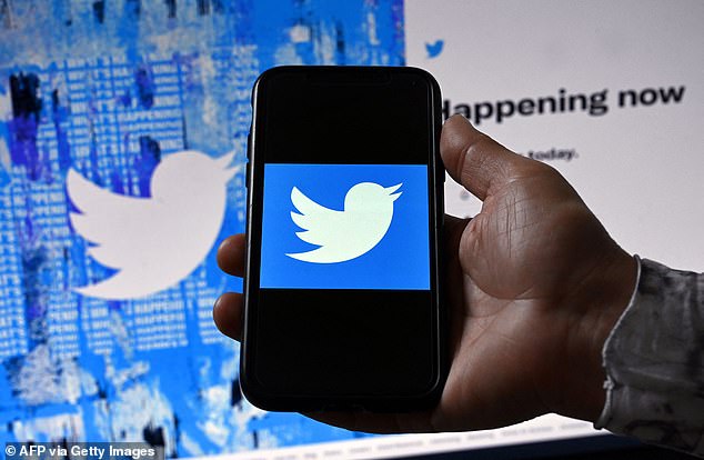 Twitter revenue unexpectedly drops 1% in latest quarter