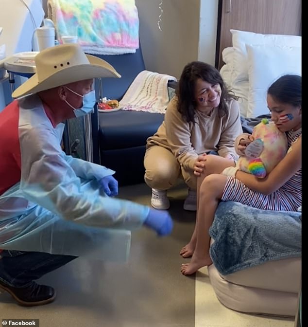 During her stay in the hospital, Zamora was visited by country music star Kevin Fowler on July 4