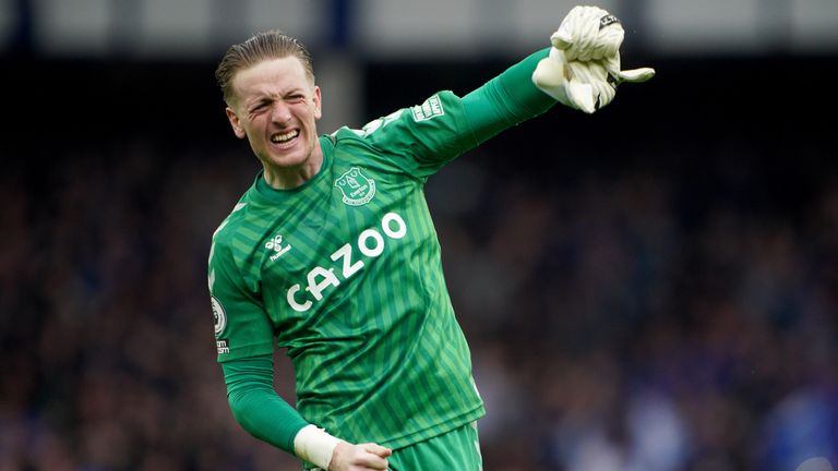 Jordan Pickford celebrates victory over Chelsea