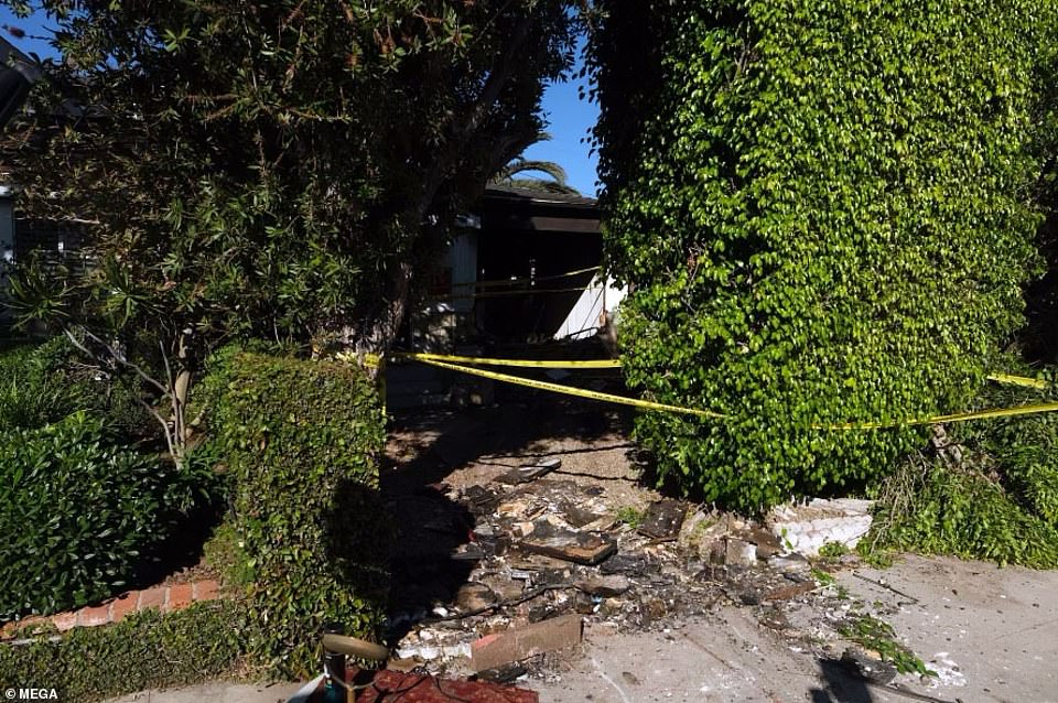 This is the Mar vista home which Anne Heche crashed her car into engulfed the house and her mini, Anne was reportedly severely burned and taken away by ambulance