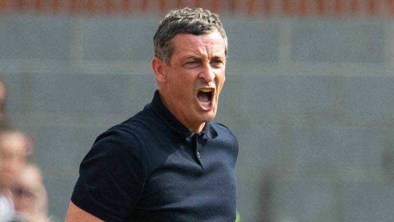 EDINBURGH, SCOTLAND - AUGUST 14: Dundee United manager Jack Ross shouts instructions during a cinch Premiership match between Heart of Midlothian and Dundee United at Tynecastle, on August 14, 2022, in Edinburgh, Scotland. (Photo by Ross Parker / SNS Group)