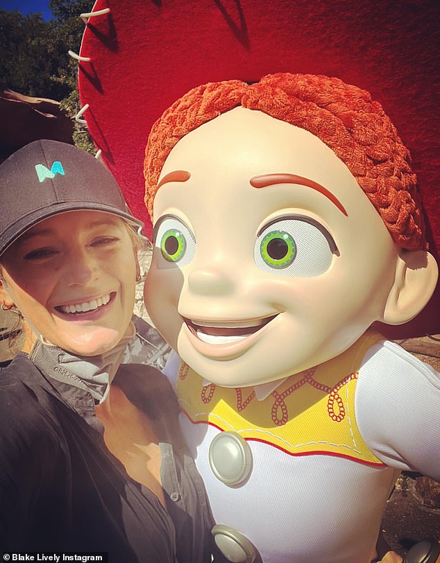 Disney fan: After meeting Jasmine, the star also grabbed a photo with Jessie from Toy Story