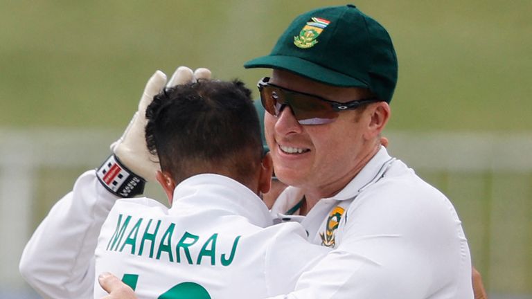 Keshav Maharaj (L) and Simon Harmer (R) are the spin options for South Africa in England