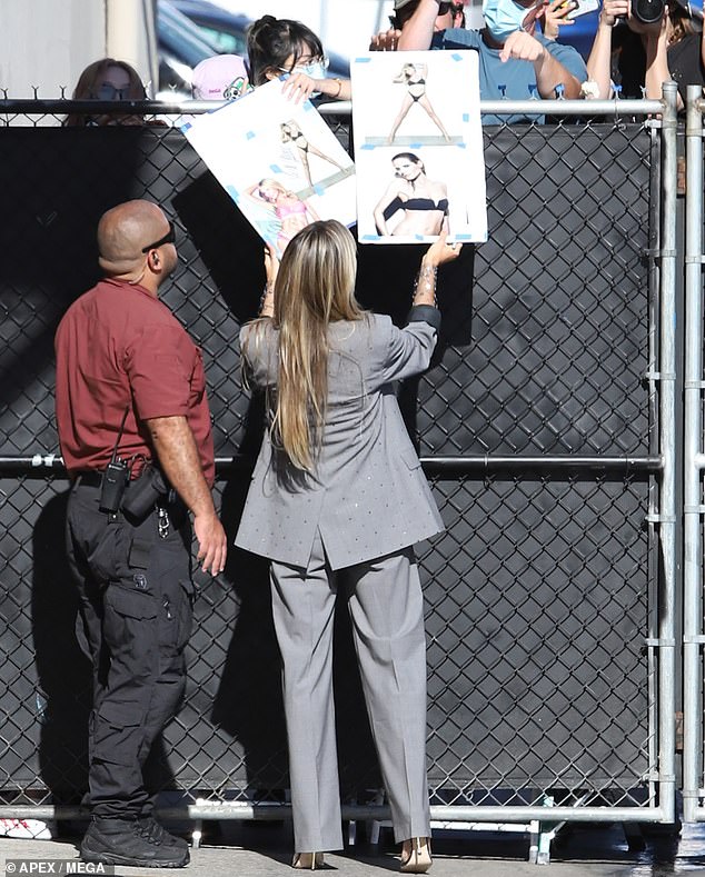 Fan favorite: Heidi stopped to sign autographs for her fans in Hollywood