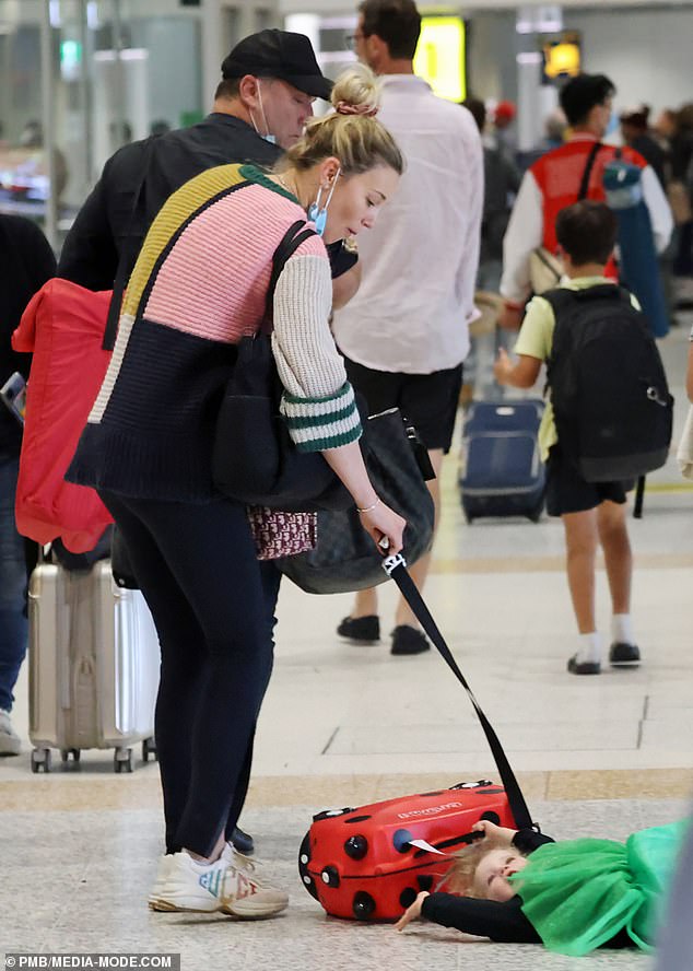 She was seen still clutching onto the handles of the bag following the slip-up