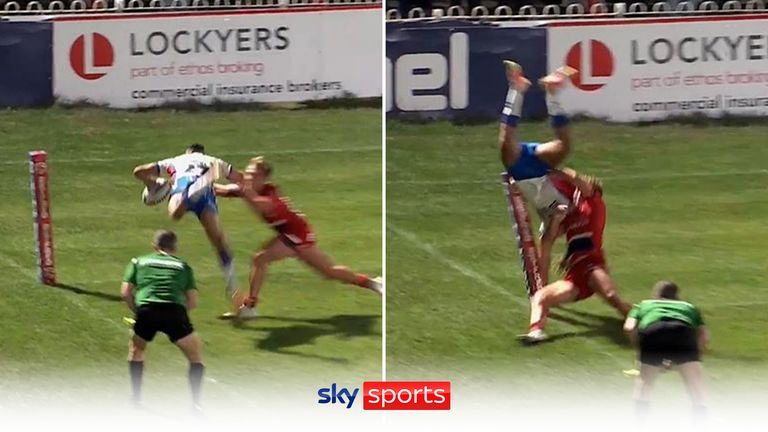 Lewis Murphy managed to secure the lead for Wakefield Trinity against Hull KR with a spectacular leap to score a try!