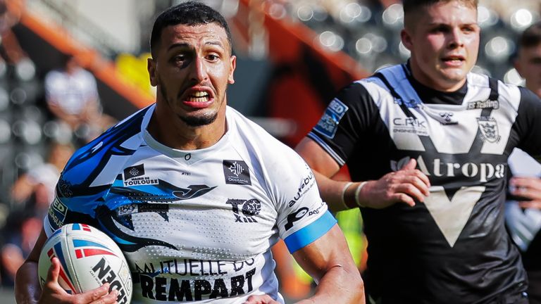 Toulouse's Ilias Bergal races away for his try