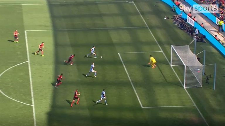 Manchester City&#39;s Phil Foden ignores the opportunity to set up Erling Haaland against Bournemouth