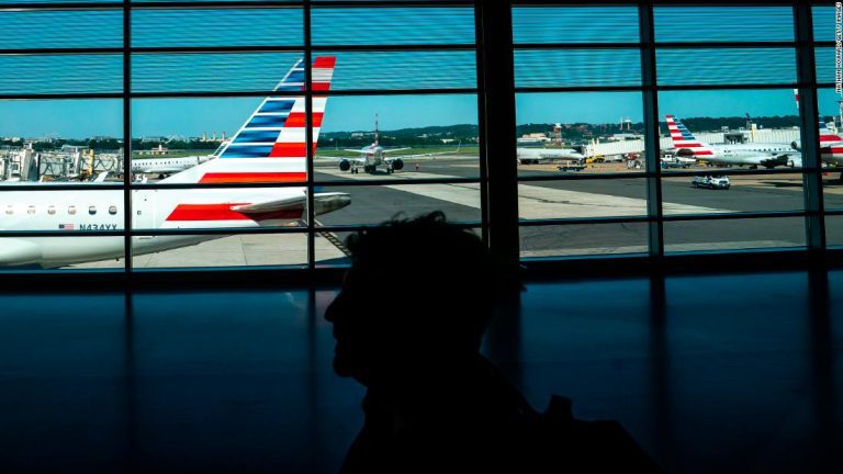 Airlines cancel more than 600 US flights and delay thousands more Saturday