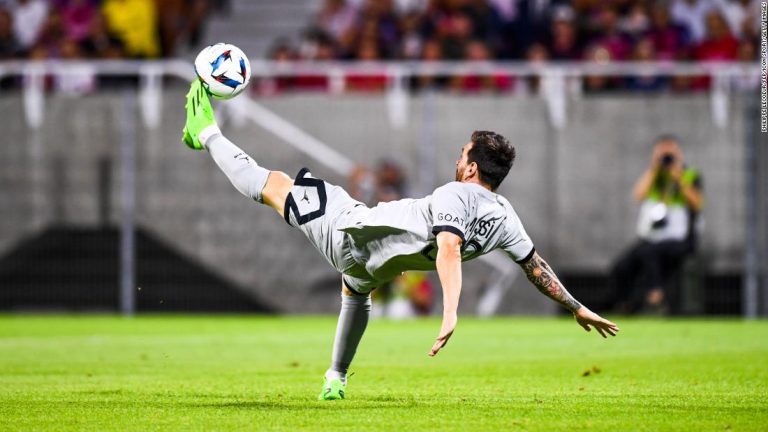 Lionel Messi scores acrobatic bicycle kick as PSG thrashes Clermont