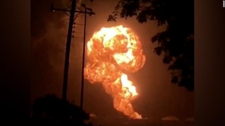 Video captures oil tank exploding into massive fireball