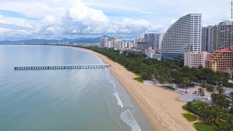 China Covid: Sanya lockdown traps thousands of holidaymakers