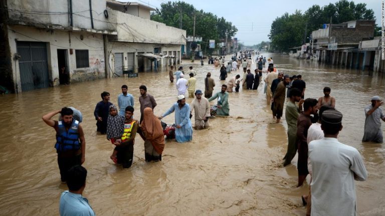 Pakistan floods: Hundreds of children among 1,000 people killed