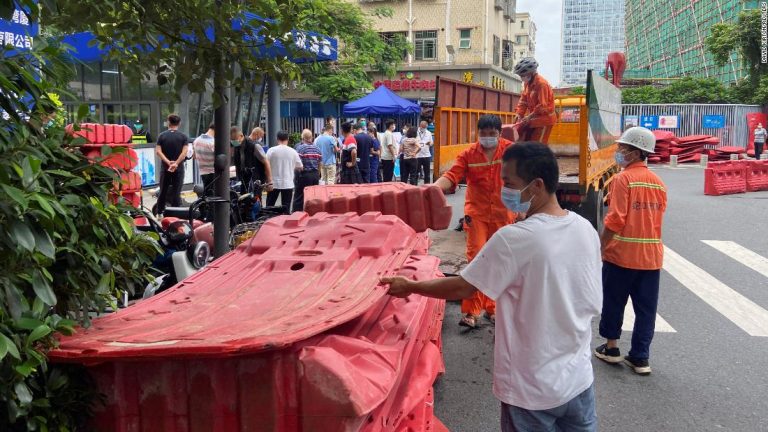 Zero-Covid: China shuts Huaqiangbei electronics market as Shenzhen imposes more lockdowns