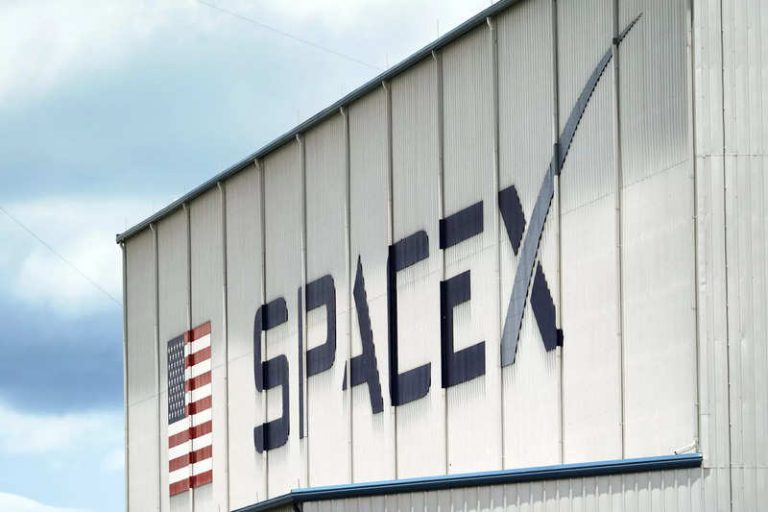 Europe considers Elon Musk’s SpaceX to replace Russian rockets