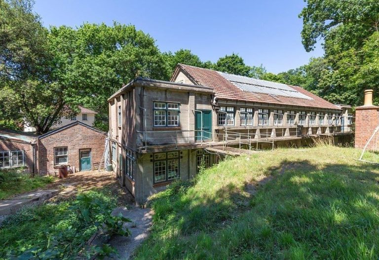 Former Ministry of Defence battery used to defend the British coast goes on the market for £2.6m