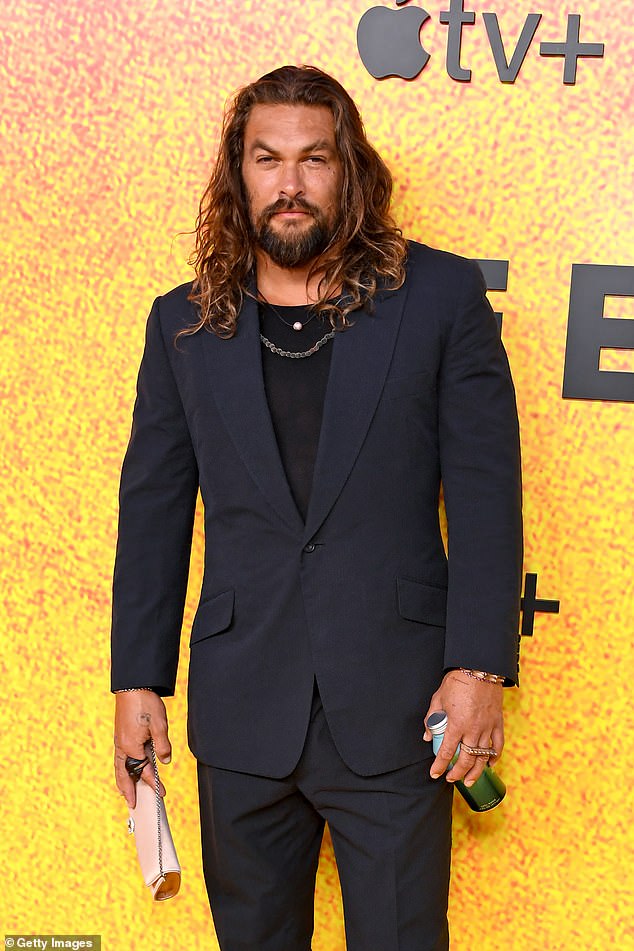 Jason Momoa is all smiles with a black-on-black suit at the Los Angeles premiere of See