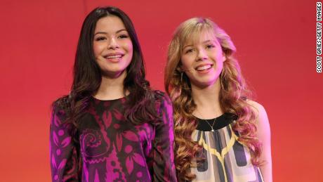 Miranda Cosgrove and Jennette McCurdy in 2008.