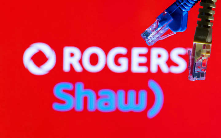 Rogers, Shaw sign agreement to sell Freedom Mobile to Quebecor