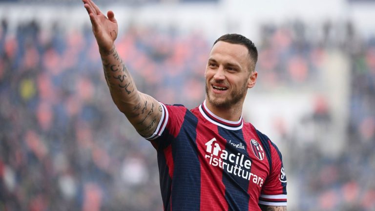 Marko Arnautovic: Man Utd have £7.6m bid for former West Ham and Stoke forward rejected by Bologna | Transfer Centre News