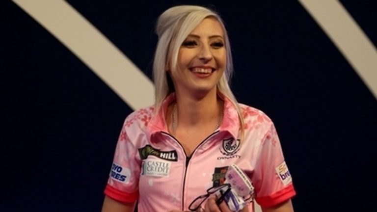 Fallon Sherrock ‘hate’ comes from jealousy, says Wayne Mardle and Laura Turner | Darts News