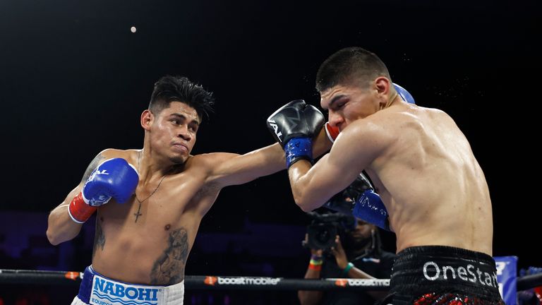 Highlights: Huge Navarrete body shot ends spirited Baez challenge