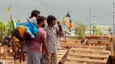 A demonstrator prepares to leave the protest site near the president&#39;s office in Colombo, Sri Lanka, on August 5, 2022 