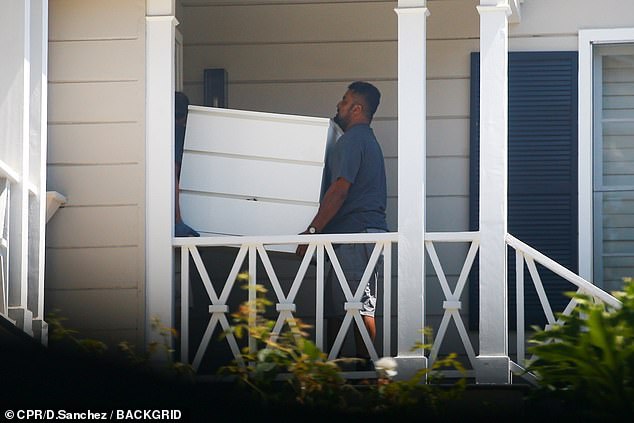 Movers seen moving the actress' belongings into her new humble abode