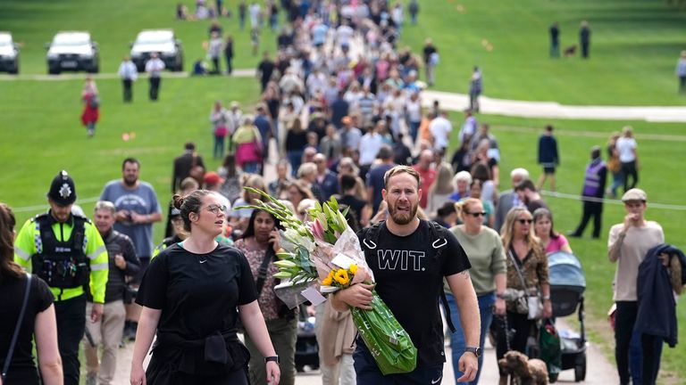 Mourners make their way along the Long Walk to pay their respects at Windsor Castle, in Windsor, England, Saturday, Sept. 10, 2022. Queen Elizabeth II, Britain&#39;s longest-reigning monarch and a rock of stability across much of a turbulent century, died Thursday Sept. 8, 2022, after 70 years on the throne. She was 96. (AP Photo/Martin Meissner)
PCI:AP