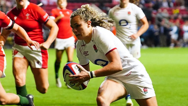 Full-back Ellie Kildunne scored in the final play of the first half 