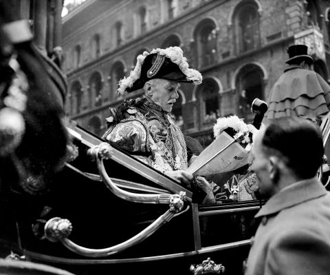 Gerald Wollaston, the Norroy and Ulster King of Arms, reads the proclamation of the Queen's accession.