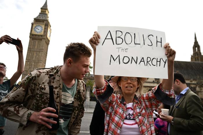 Anti-monarchy protesters