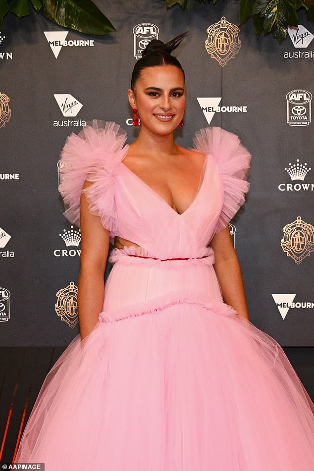 The dress featured a plunging neckline, pink tulle detailing on the shoulders and a cut out midriff