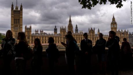 People queue to pay their respect to the late Queen Elizabeth II during the lying in state. 