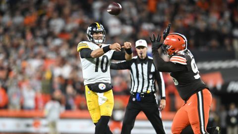 Trubisky throws during the second half against the Browns.