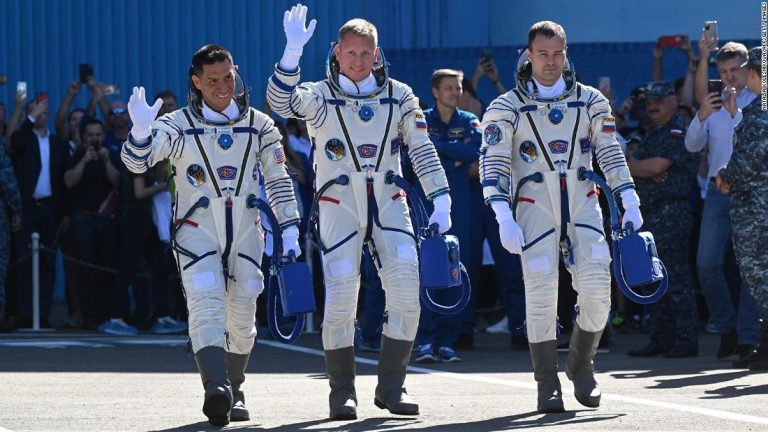 NASA astronaut, Russian cosmonauts launch to space