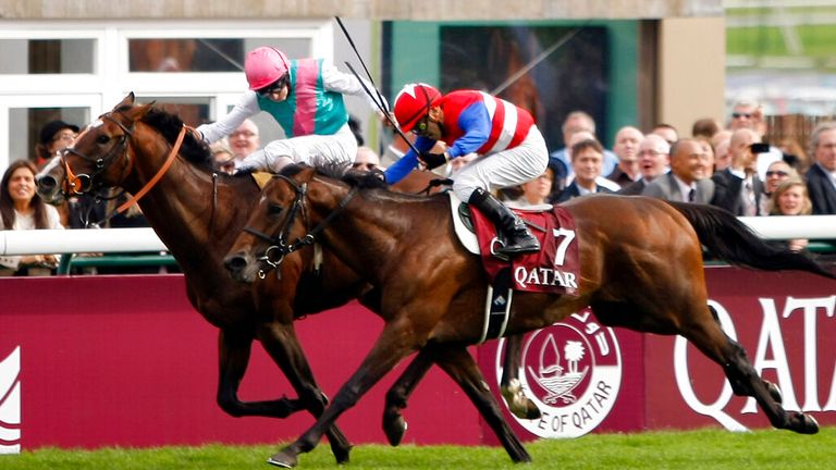 Workforce and Ryan Moore (far) win the 2010 Prix de l&#39;Arc de Triomphe