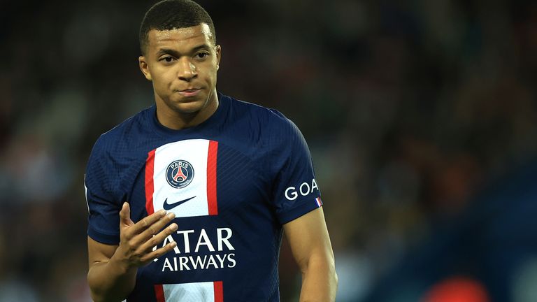 PSG&#39;s Kylian Mbappe during the French League One soccer match between Paris Saint-Germain and Nice at the Parc des Princes in Paris, Saturday, Oct. 1, 2022. (AP Photo/Aurelien Morissard)