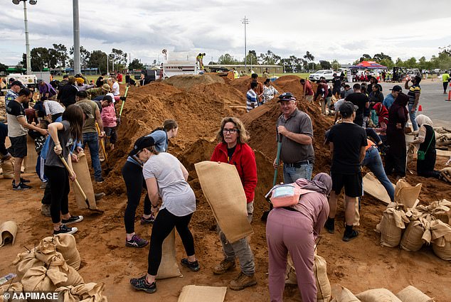 Locals in Shepparton spent much of the weekend preparing sandbags as the swollen Goulburn River peaked