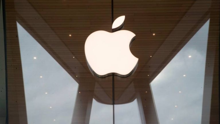 Apple’s revenue holds up despite softness in services division