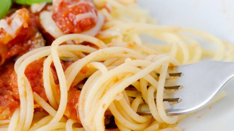 Price of bowl of tomato pasta rises 58% in UK as living standards suffer squeeze