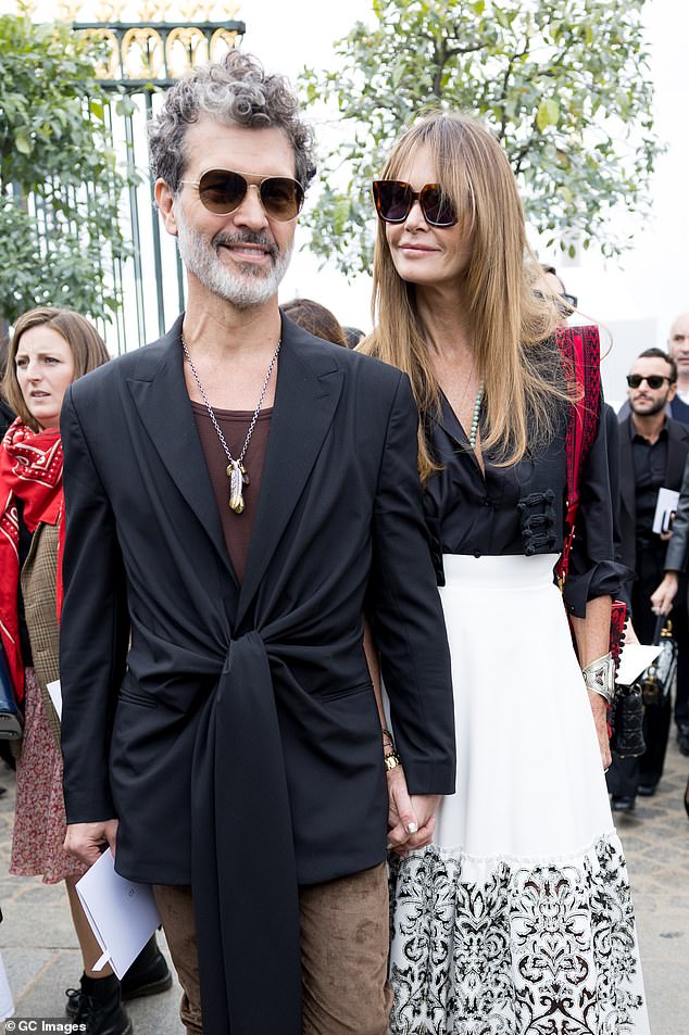 Elle Macpherson is dating American musician Doyle Bramhall II