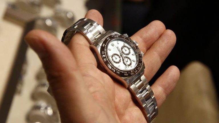 Second-hand Rolexes: watch out for stupid prices and superfakes