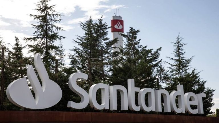 Santander to pay $900,000 to settle pregnancy discrimination lawsuit